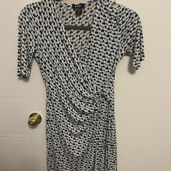 Evening dress by DKNY - Picture 2 of 7